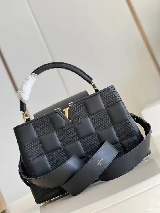 Affordable VUITTON MM LOUIS CAPUCINES 0520